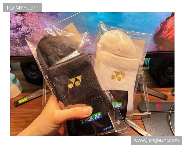 羽毛球装备选购指南：如何挑选舒适耐用的球袜推荐