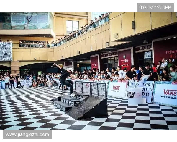 全国街舞大赛点评重庆滑板队展现出令人惊叹的灵活性与创意表现